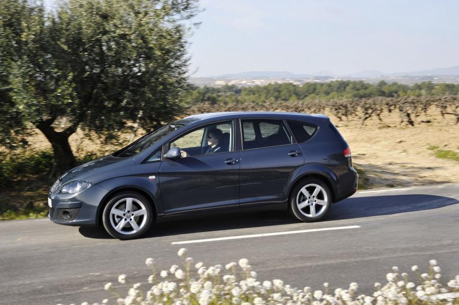 Seat Altea XL 2010 года  (фото 15 из 34)